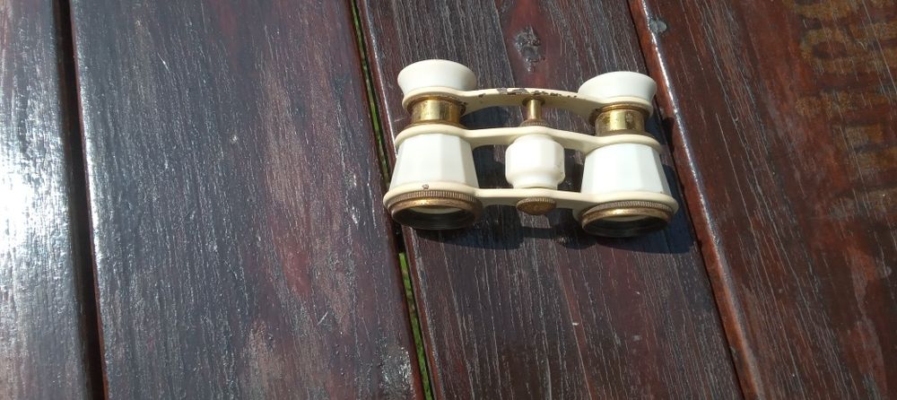 Бинокль театральний