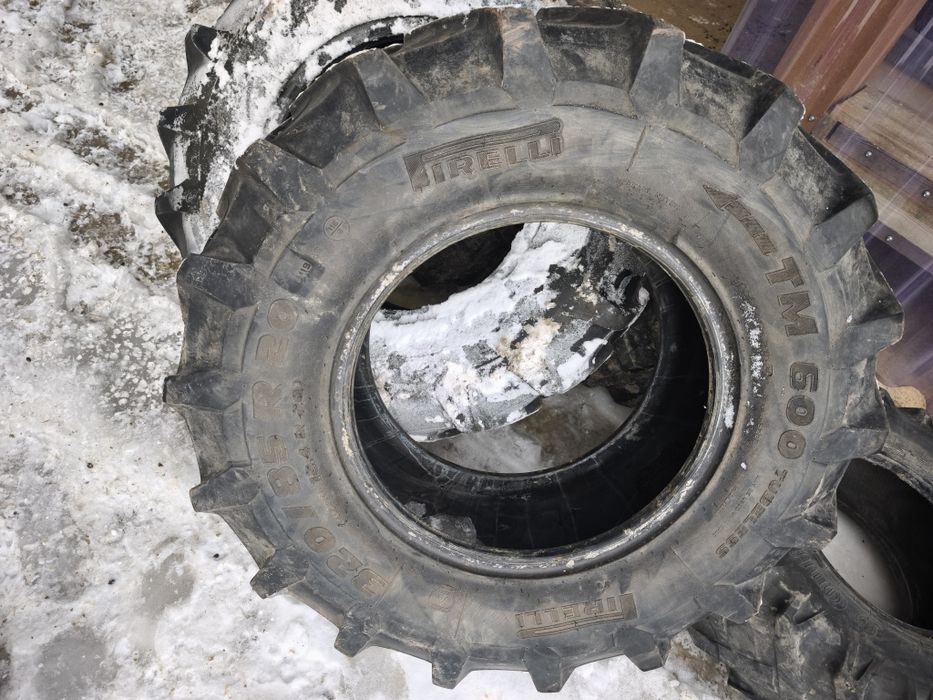 Para opony wzmocnione TRELLEBORG TM600 320/85R20 12.4 R20 PIRELLI