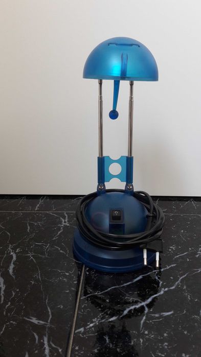 Candeeiro de mesa azul, extensível e reclinável