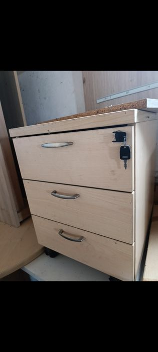 Komoda meble stół