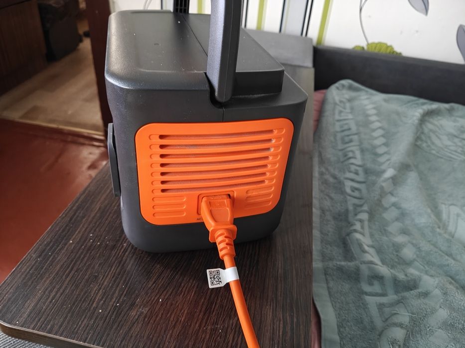 Продам зарядну станцію,Jackery Explorer  300 plus