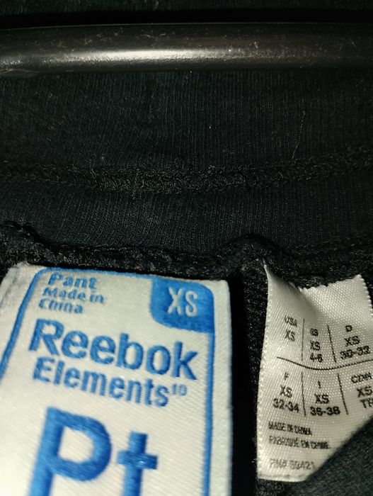 Reebok czarne spodenki 3/4