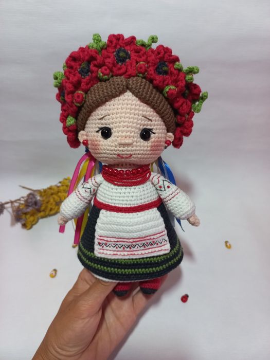 Лялька "Україночка з маками" в'язана гачком