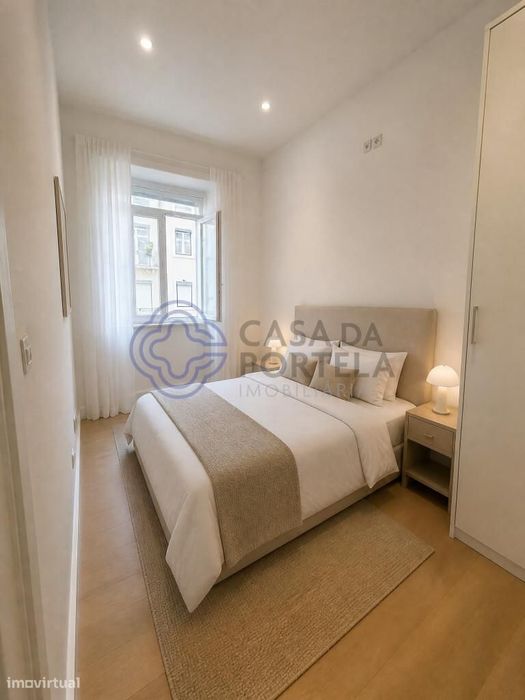 Apartamento T3 novo remodelado com logradouro de 15 m2 em prédio total