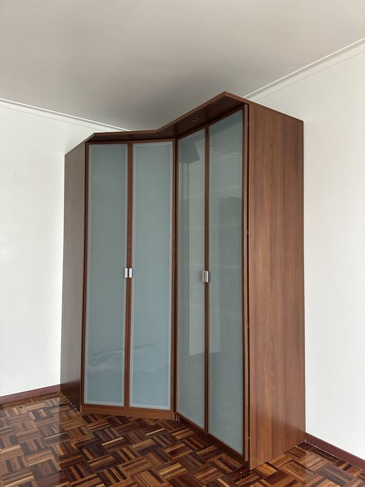 Armario Roupeiro de canto em madeira