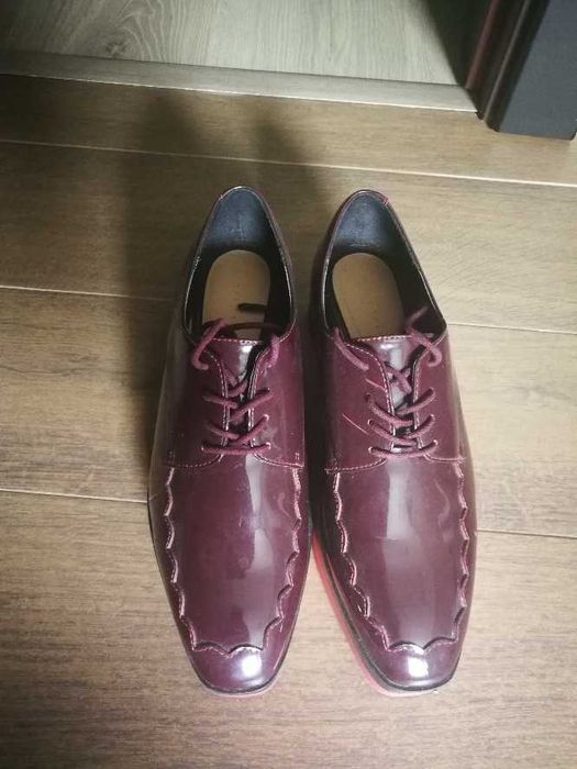 Sapatos de vinil ameixa