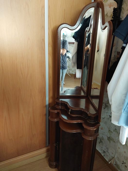 Móvel de canto com espelhoss