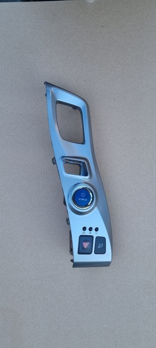 Toyota Prius Plus Lift panel start stop
