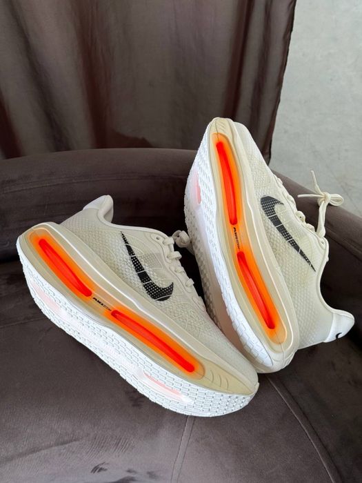 Оригинал Nike Vomero Premium Sail Coconut Milk (IQ4035 100) оригинальние кроссовки для бега
