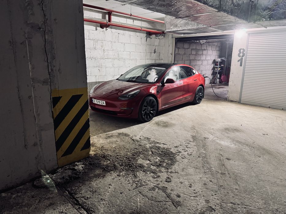 Продається гараж + паркомісце в паркінгу Сузірʼя  біля ТЦ Майдан