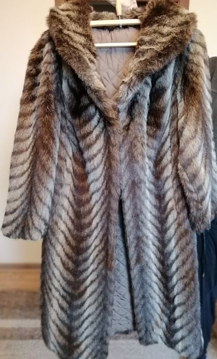 Продам шубу (искусственный мех)