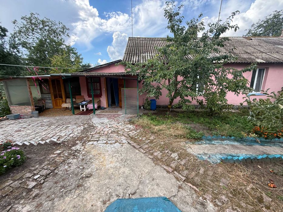 Продається двокімнатна квартира в с.Квітневе.