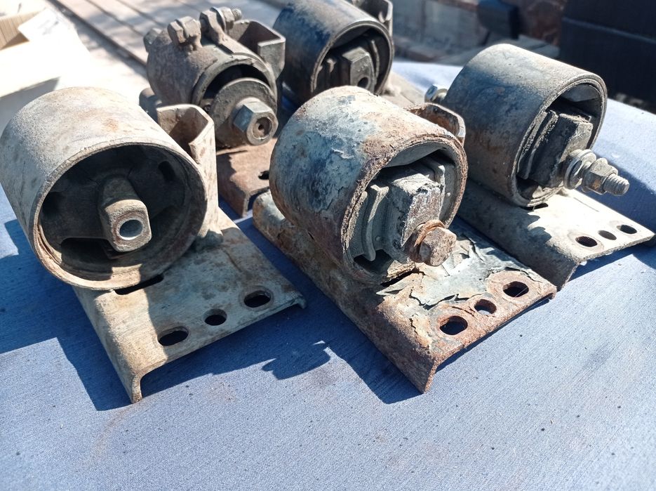 Подушка с кронштейном