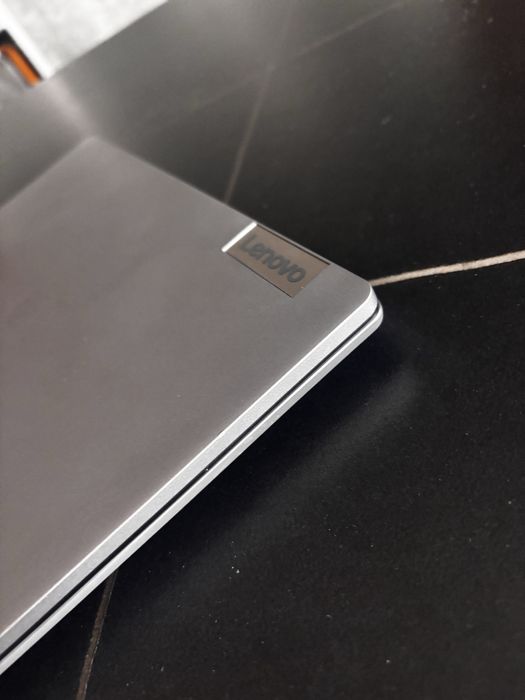 Laptop LENOVO IdeaPad Slim 3 16IAH8