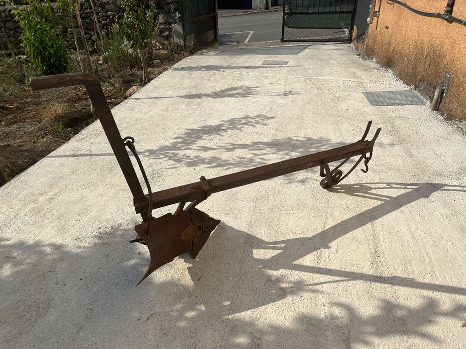 Charrua em ferro muito antiga