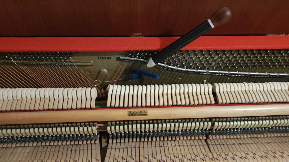 Piano Vertical Bentley