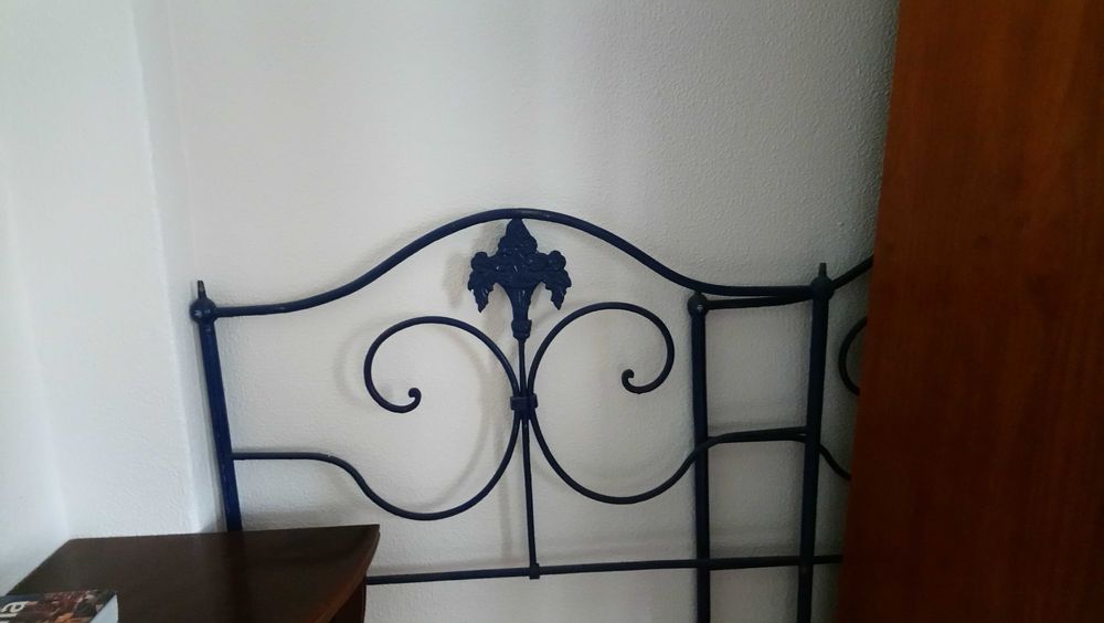 Cama de ferro antiga