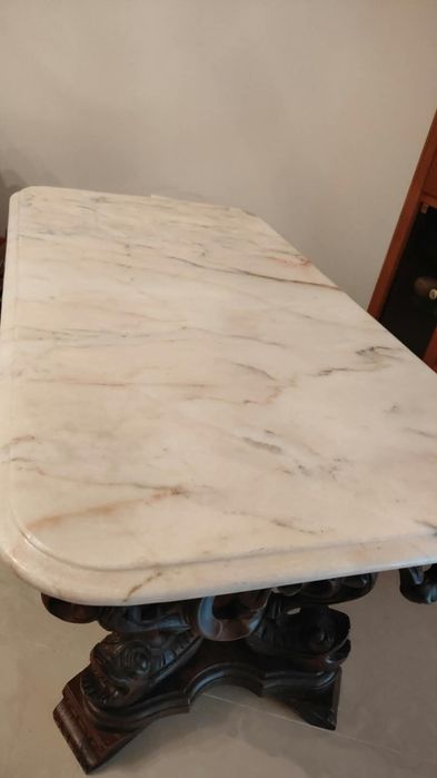 Mesa de centro em madeira e mármore