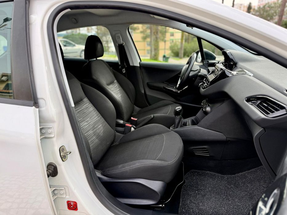 Peugeot 208 1.0 Gasolina Ano 2013 impecável
