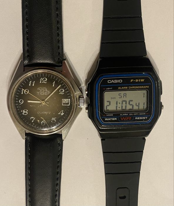 Conjunto de dois relógios, Casio Alarm Chronograph & Tiger