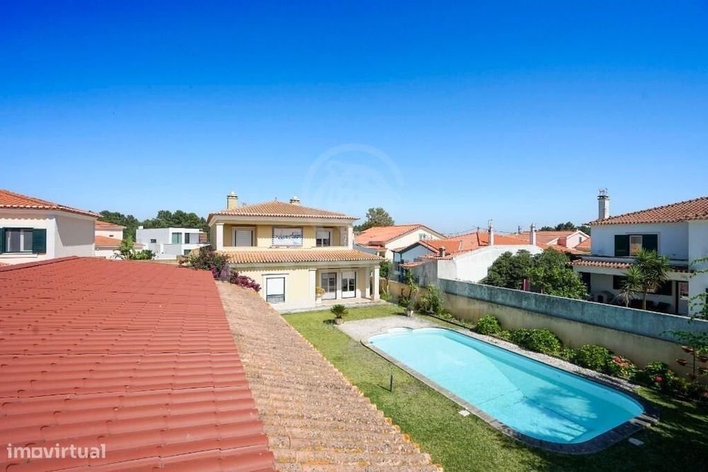 Moradia T5 com piscina, anexo e amplos espaços exteriores | Samora Cor