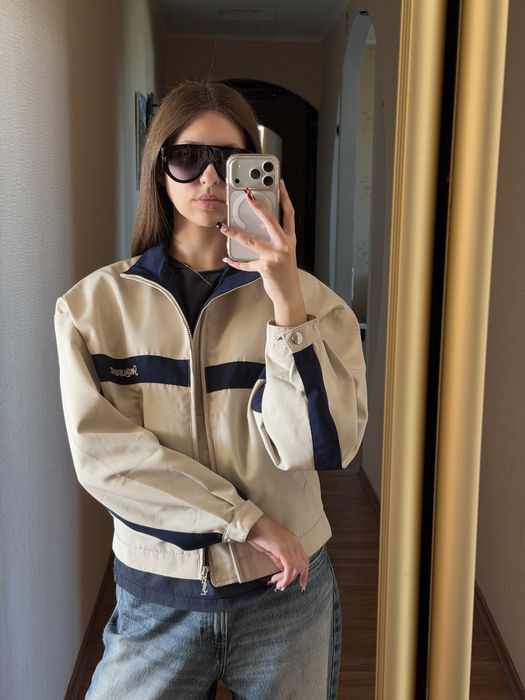 Бежева вітровка Yves Saint Laurent