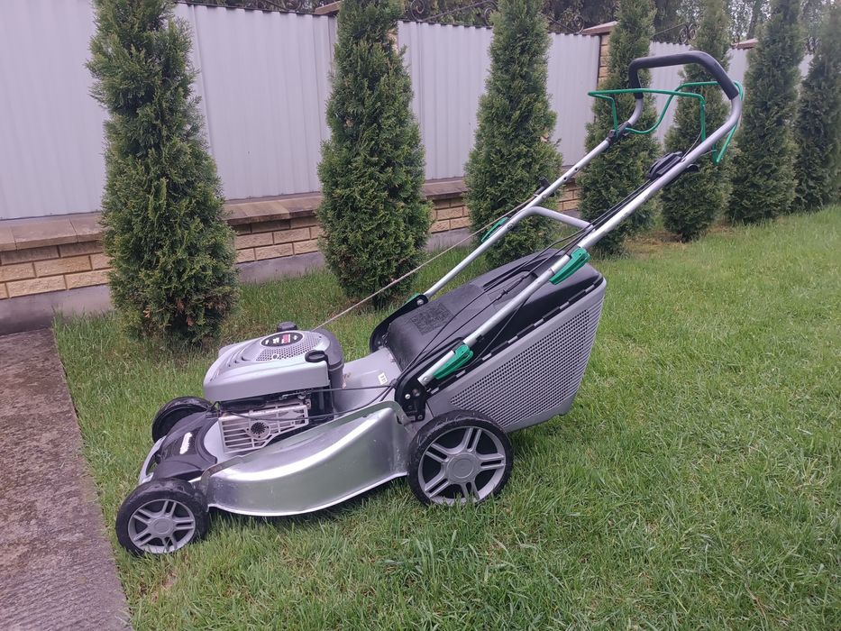 Газонокосарка самохідна з двигуном Briggs & Stratton