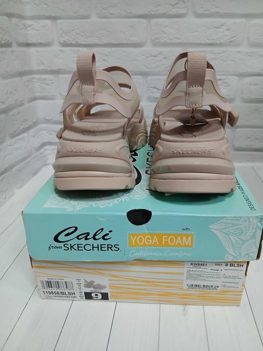 Жіночі сандалі Skechers 119858 BLSH