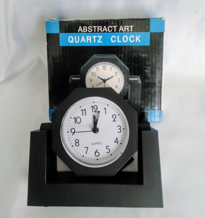 Настільний будильник кварцовий з поворотним корпусом