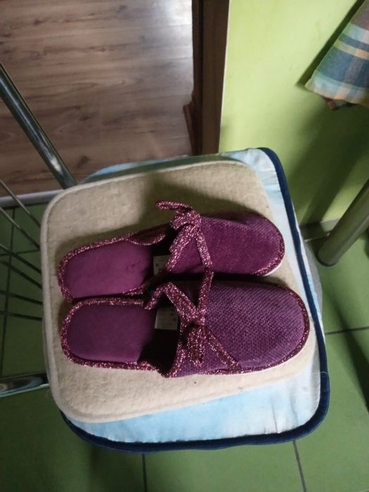 Kapcie damskie nowe .