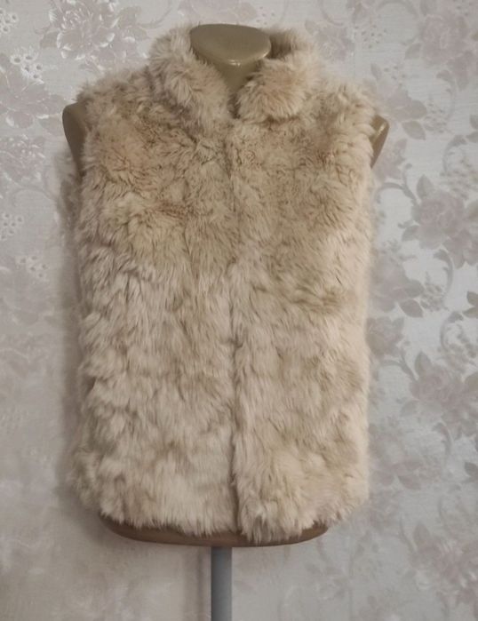 Безрукавки жилетки хутрові для дівчаток