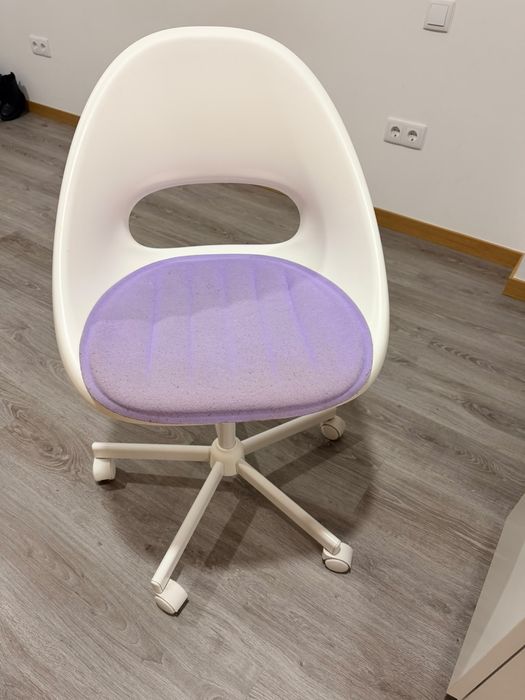 Mesa e cadeira IKEA
