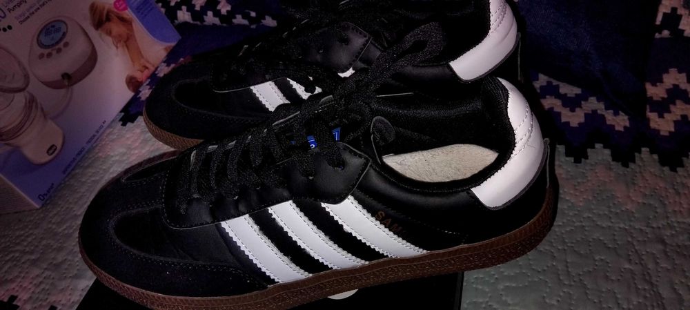 Sapatilha adidas modelo samba