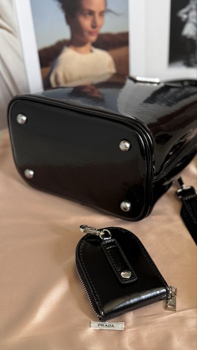 Сумка тоут Prada кожа в наличии