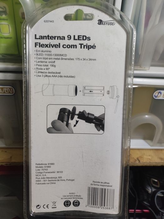 Lanterna LED com tripé