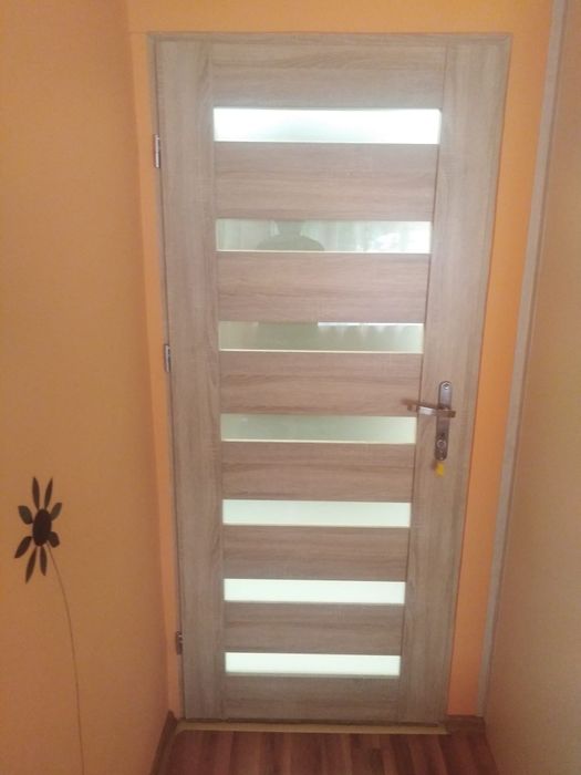 Drzwi otwierane na prawo 78/207 drewno
