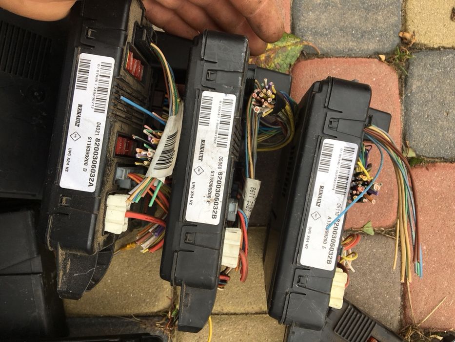 Блок запобіжників renault scenic 2 megane 2 блок предохранителей