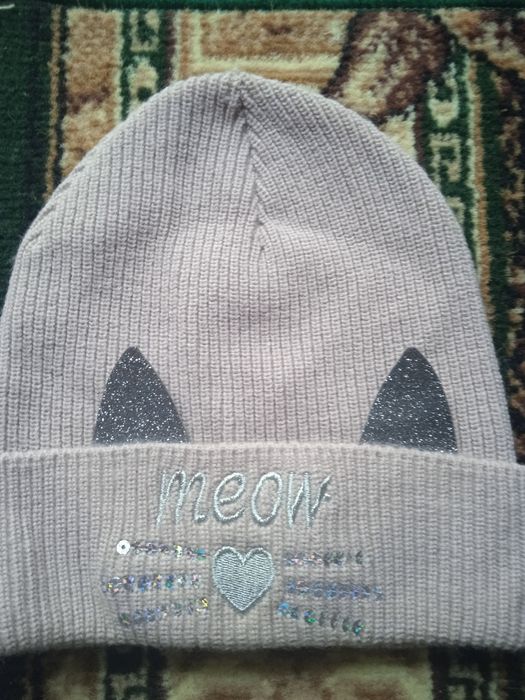 Кофта розова для дівчинки.Шапки.