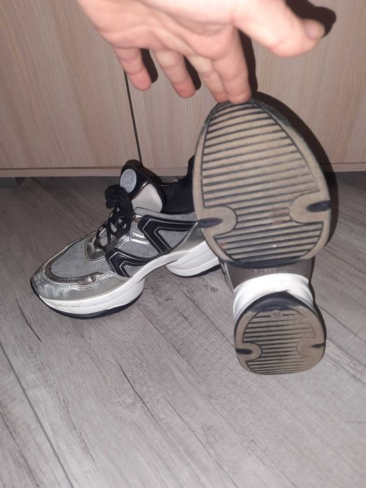 Жіночі кросівки на платформі