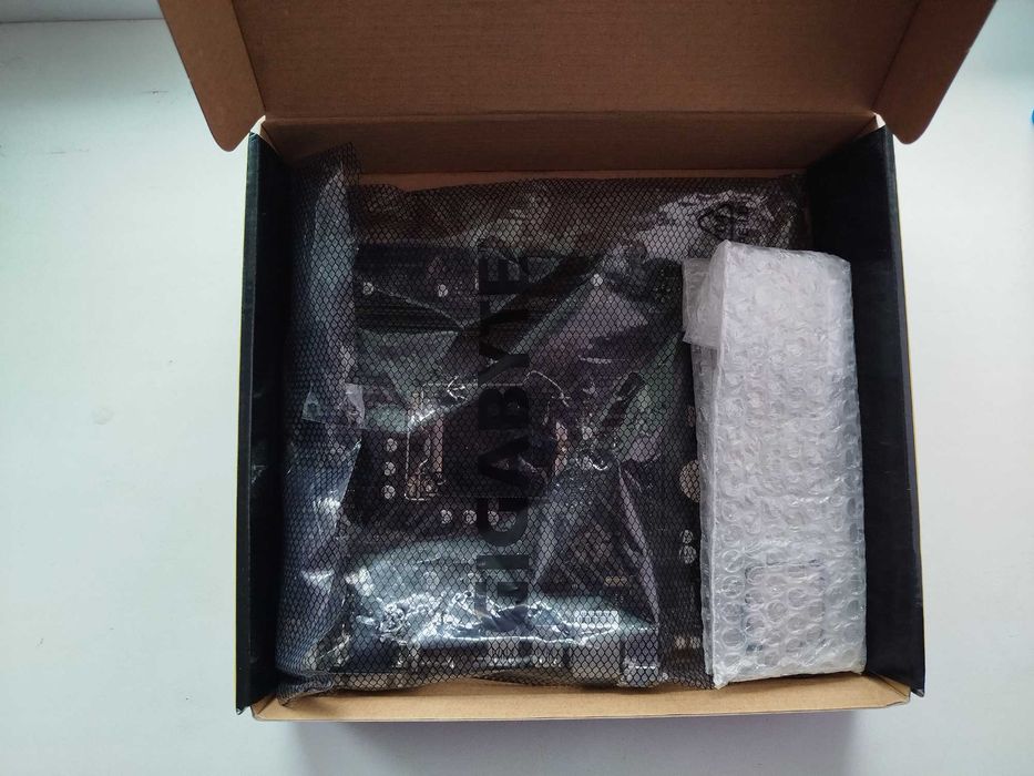 Комплект Intel Core i3-9100F + Gigabyte B365M D2V