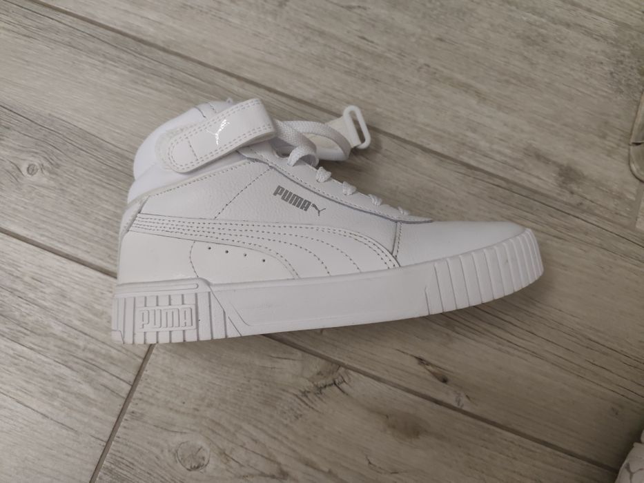 Puma Carina 2.0 Mid Winter Sneakers білого кольору.
