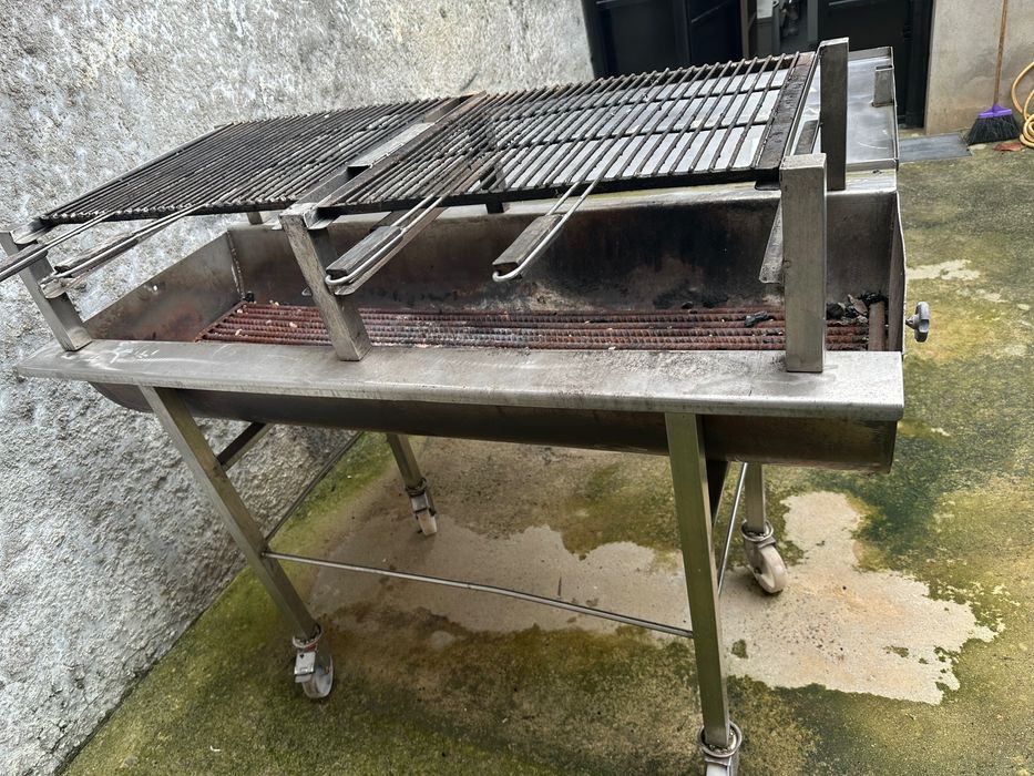 Churrasqueira toda em inox como nova  impecável