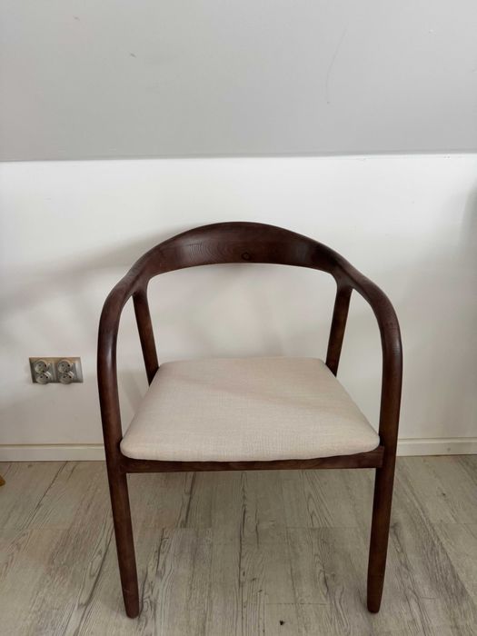Stół okrągły,drewniany,rozkładany Fi 120+50 plus 4 krzesła