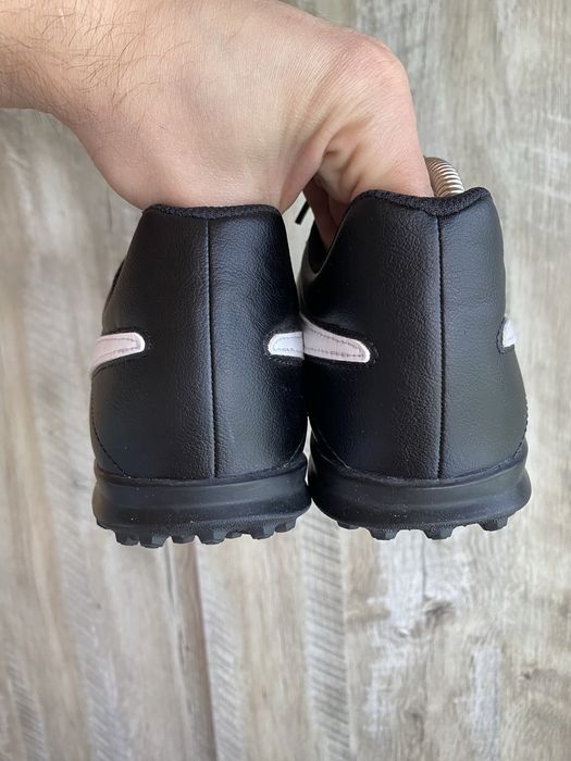 Сороконіжки футбольні nike majestry чорні