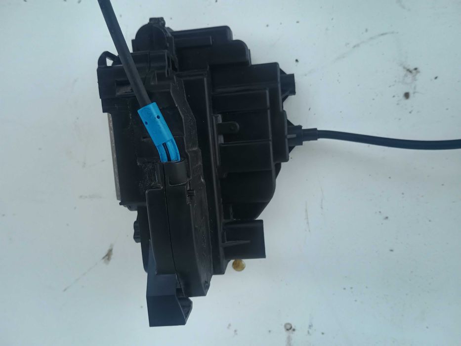 Przedni prawy zamek Renault Megane III 3 lift 4 pin Europa