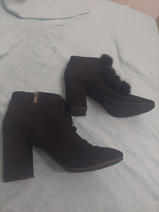 Батільони жіночі демісезон 42. Чоботи, черевики.