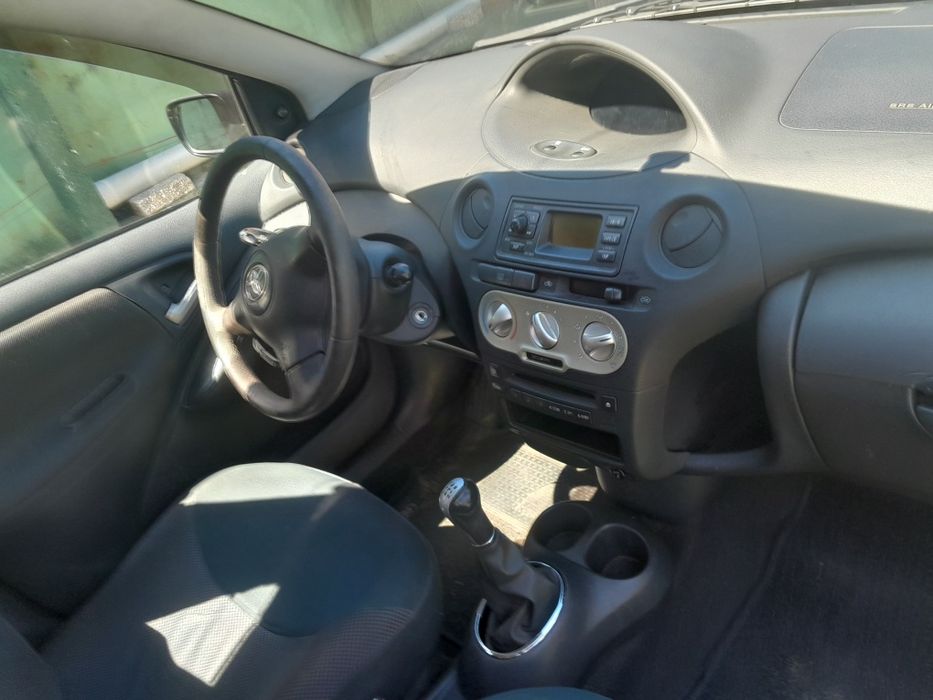 Toyota yaris 1000 vvt-i   impecável