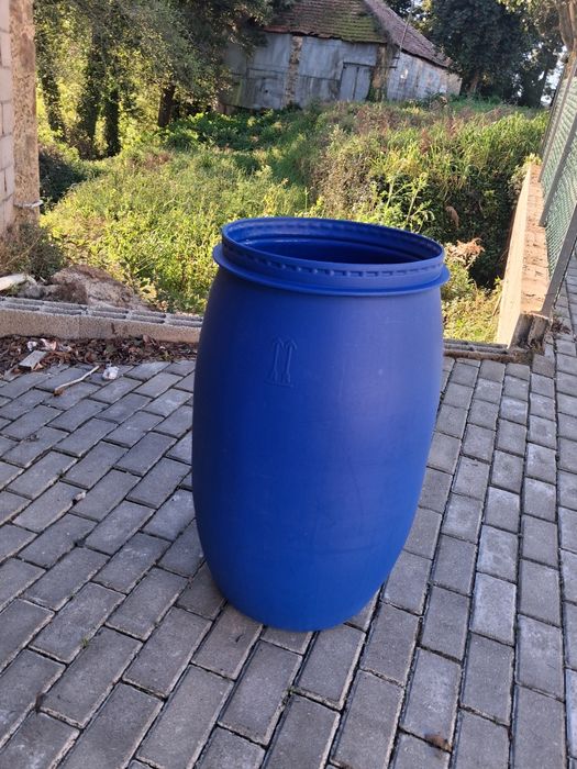 Bidões ou barricas de 120 litros