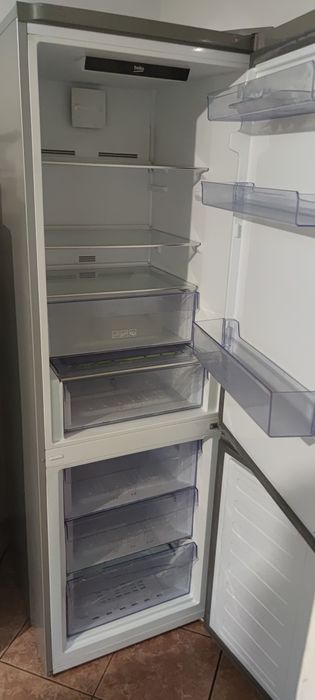 Sprzedam lodówke Beko - uszkodzona
