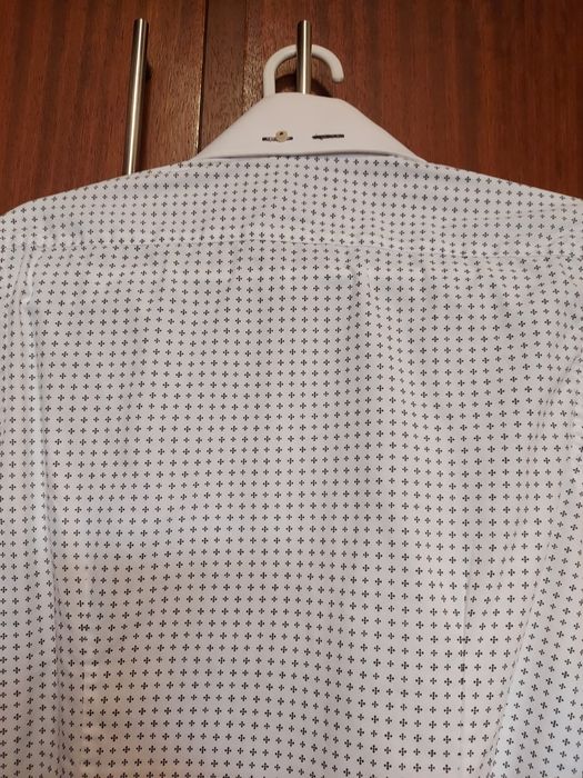 Camisa feminina da Sacoor azul e branca para botões de punho